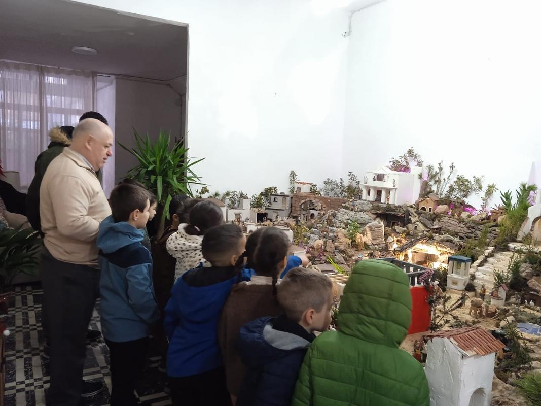 TEMPS DE BETLEMS: EL MONUMENTAL DE GATA JA HA REBUT MÉS DE 700 VISITES. Tots els escolars del col·legi "Santíssim Crist" van poder gaudir d'ell