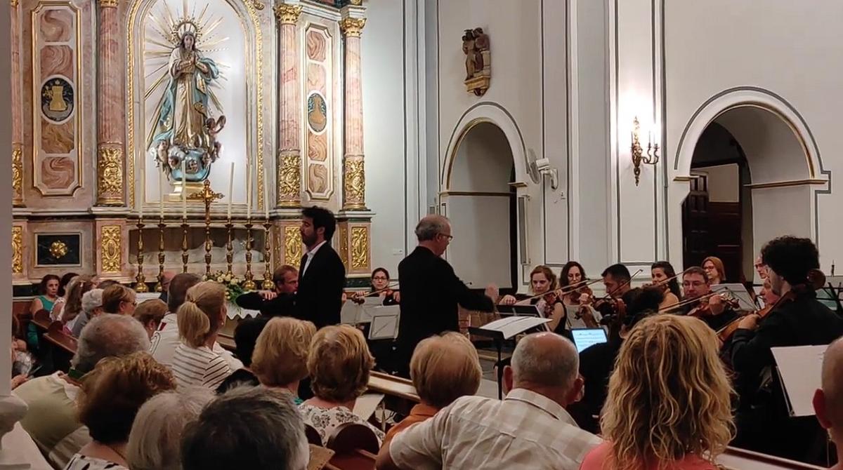 EL TENOR GATER JOSÉ MONFORT I LA OMA ACTUEN EN L'ESGLÉSIA DE GATA