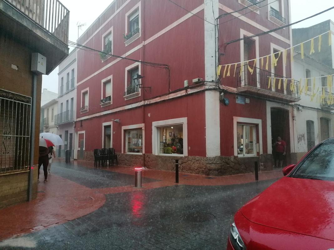 2023: L'ANY QUE DEIXEM ENRERE HA PLOGUT TAN SOLS 341 LITRES, LA MEITAT DE LA MITJA DE GATA. El dia de més pluja va ser el 15 de setembre amb 39,8 litres. En abril i novembre no va caure ni una gota (Foto Vicent Signes del 15/9) 