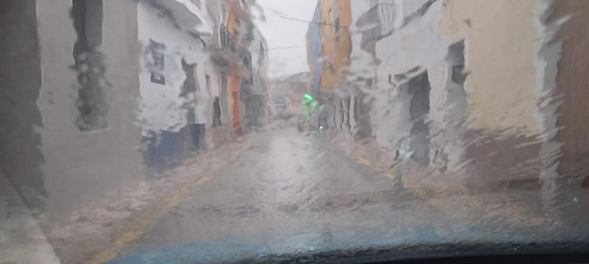 LA TORMENTA DELS DOS DIES DEIXA PER ARA 65,4 LITRES A GATA. Sols este matí han caigut quasi 50 litres