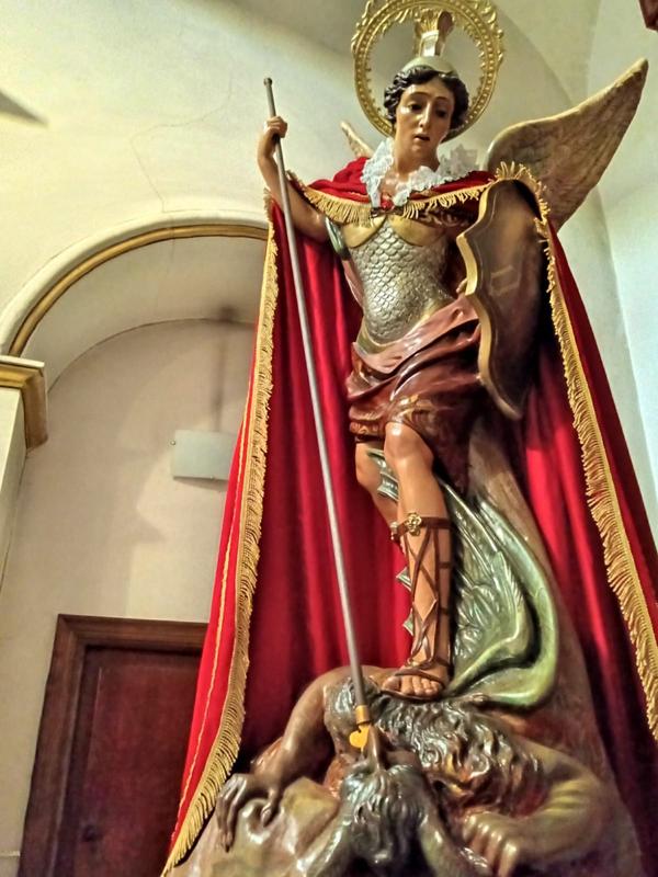 GATA FESTEJA HUI AL TITULAR DE LA PARRÒQUIA, SANT MIQUEL ARCÀNGEL. 450 anys des que va ser Curat d'ascens a primera. Ahir, activitats infantils. La història local i el sant