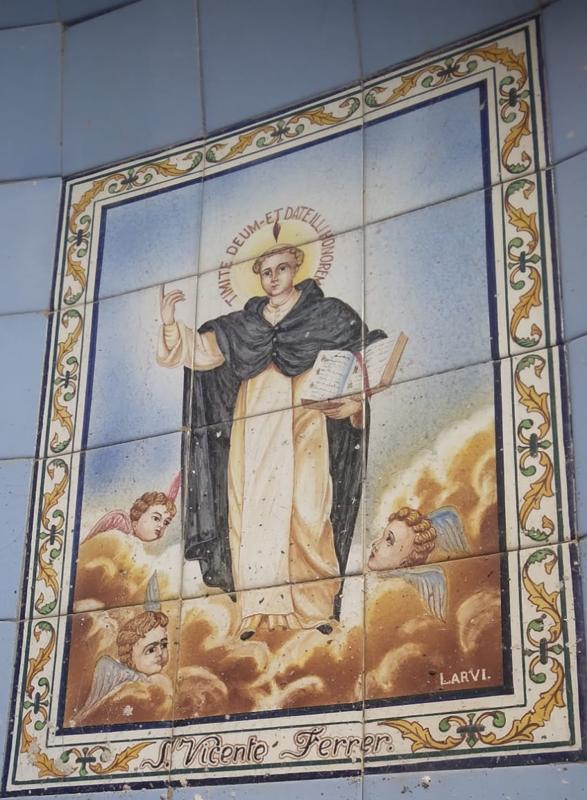 HUI ÉS SANT VICENT. GATA TÉ TRES MANIFESTACIONS ARTÍSTIQUES DEL PATRÓ VALENCIÀ. Abans es feia la processó del combregar