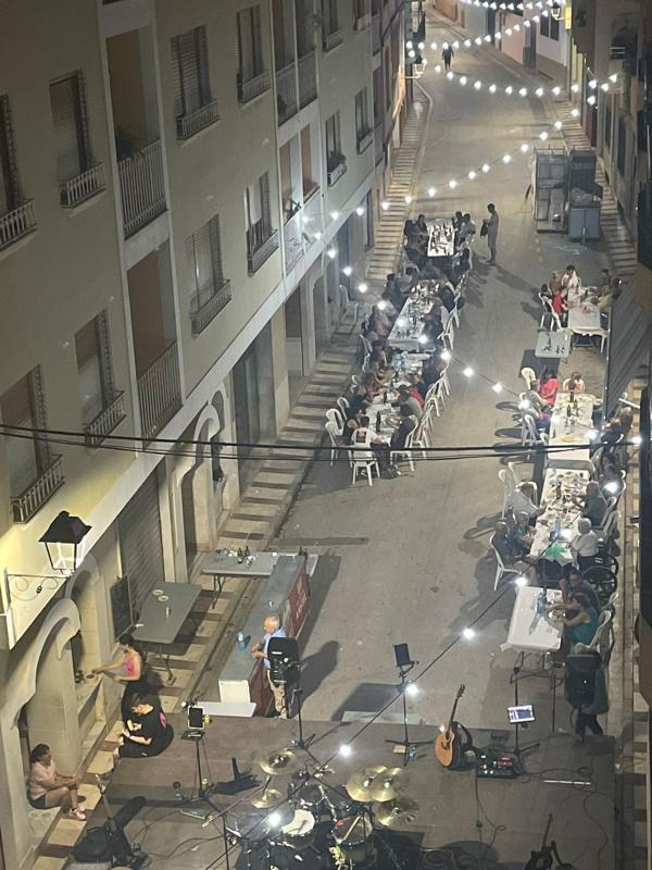 LES FESTES DE LA FONT DEL RIU A SANT JOAN ENTRE EN EL SEGON I ÚLTIM DIA. MOLTS VEÏNS ANIT AL TARDEO, SOPAR I BALL