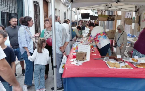 BON TEMPS, MOLTA GENT A LA FIRA GATA AL CARRER: HUI, SEGON DIA DE LA XXI EDICIÓ