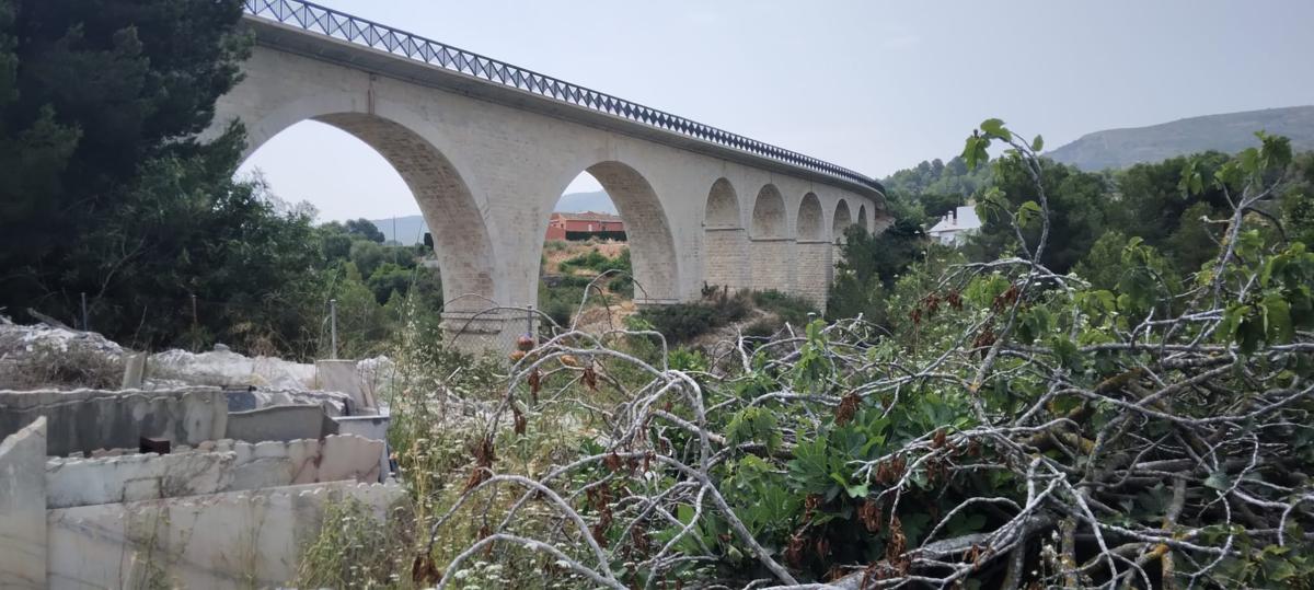 IMATGES CURIOSES: EL VIADUCTE DE GATA DES D'UN ALTRE LLOC