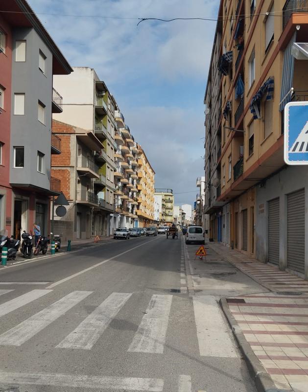 TALEN LES XICANDRES DE L'ENTRADA A GATA PER LA FONT DEL RIU. PER MOTIUS TÈCNICS ES VA PRENDRE UNA ACURADA AVALUACIÓ I DECISIÓ.  ESTÀ PROJECTADA LA REPLANTACIÓ D'ALTRES ESPÈCIES EN EL SEU LLOC